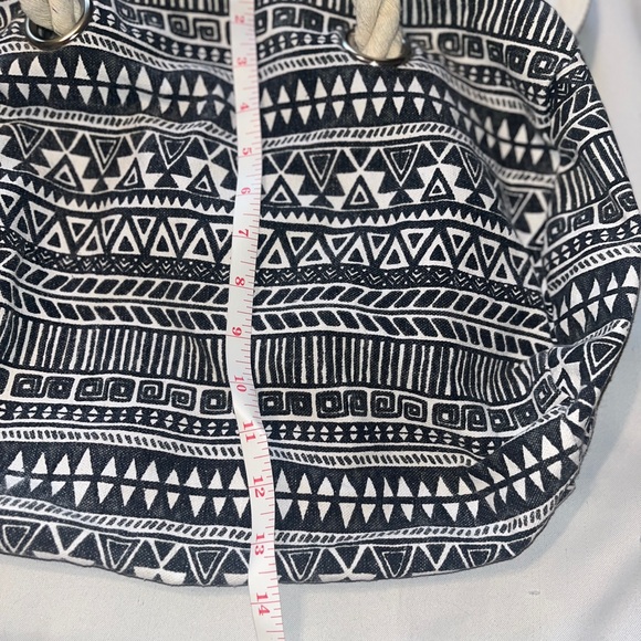 Allover Print Duffle Bag Adjustable Shoulder Strap Two Rope Handles Full Zip - Picture 7 of 7